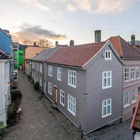 Dinbnb I Cozy 1-bedroom Nestled In The Heart Of Appartement Bergen