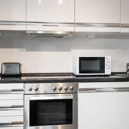 Dinbnb I Cozy 1-bedroom Nestled In The Heart Of