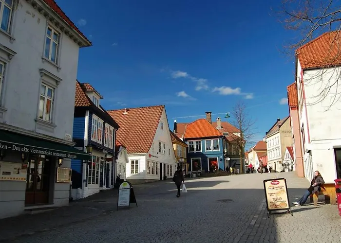 Dinbnb I Cozy 1-bedroom Nestled In The Heart Of Apartment Bergen