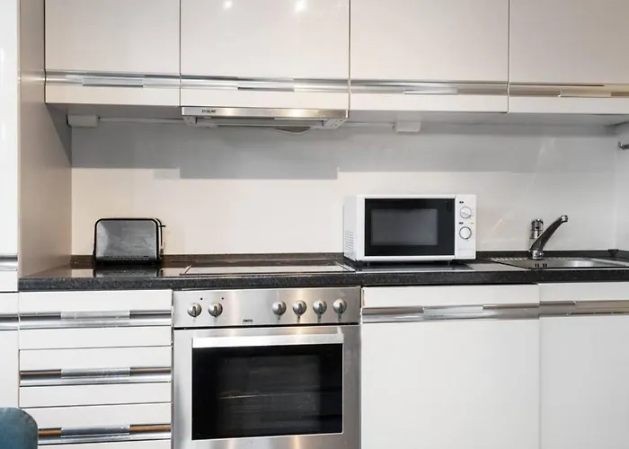 Dinbnb I Cozy 1-bedroom Nestled In The Heart Of