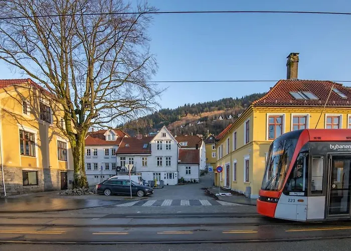 Dinbnb I Cozy 1-bedroom Nestled In The Heart Of Apartment Bergen