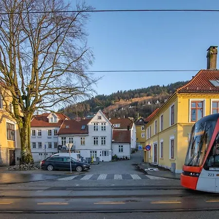Dinbnb I Cozy 1-bedroom Nestled In The Heart Of Apartment Bergen